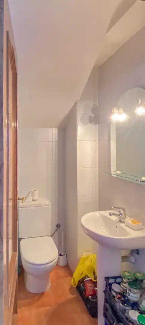 Baño de Casa adosada en venta en Cerdanyola del Vallès con Aire acondicionado, Calefacción y Jardín privado
