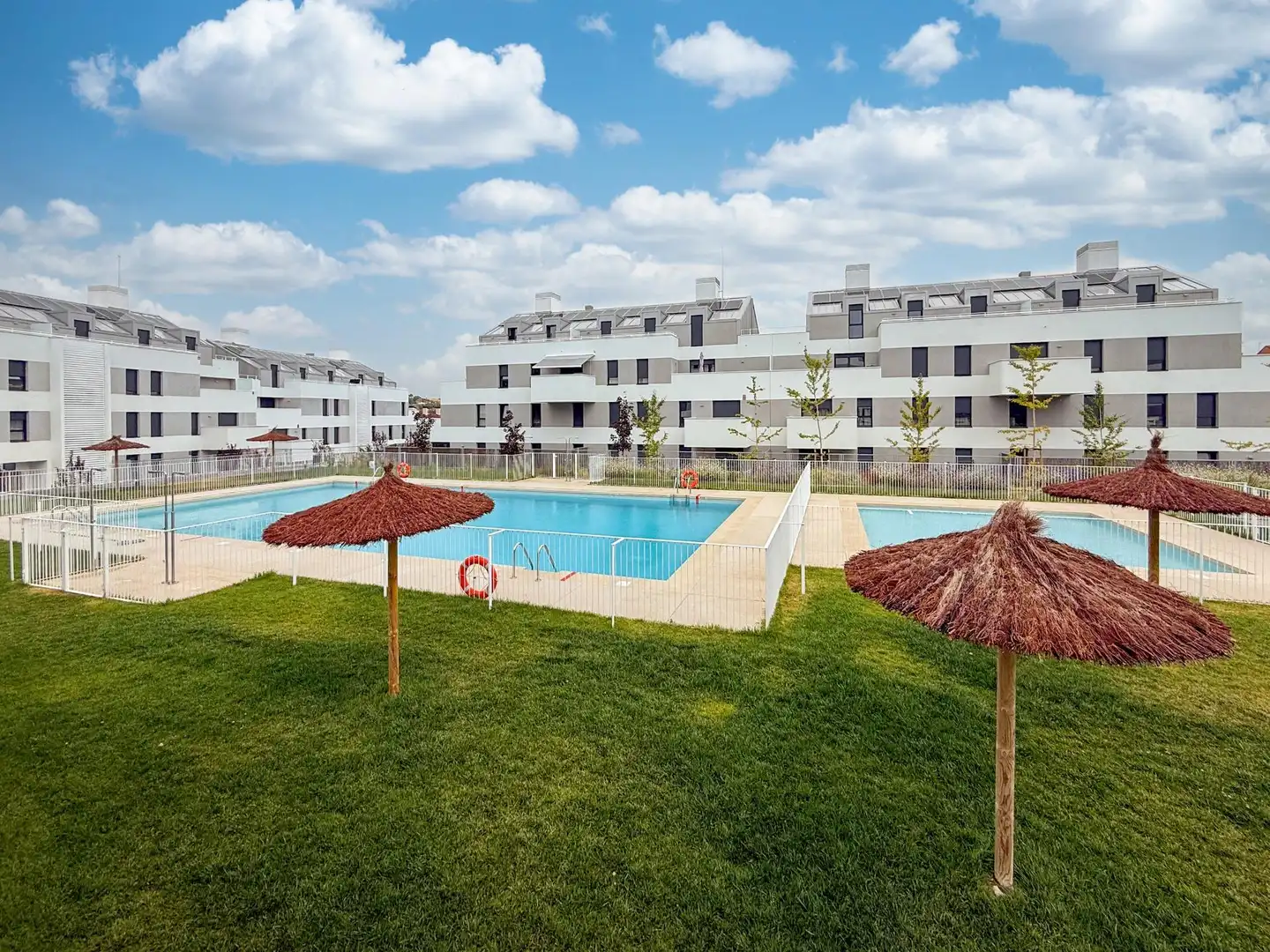 Flat with pool to rent in Cobeña, imagen 2