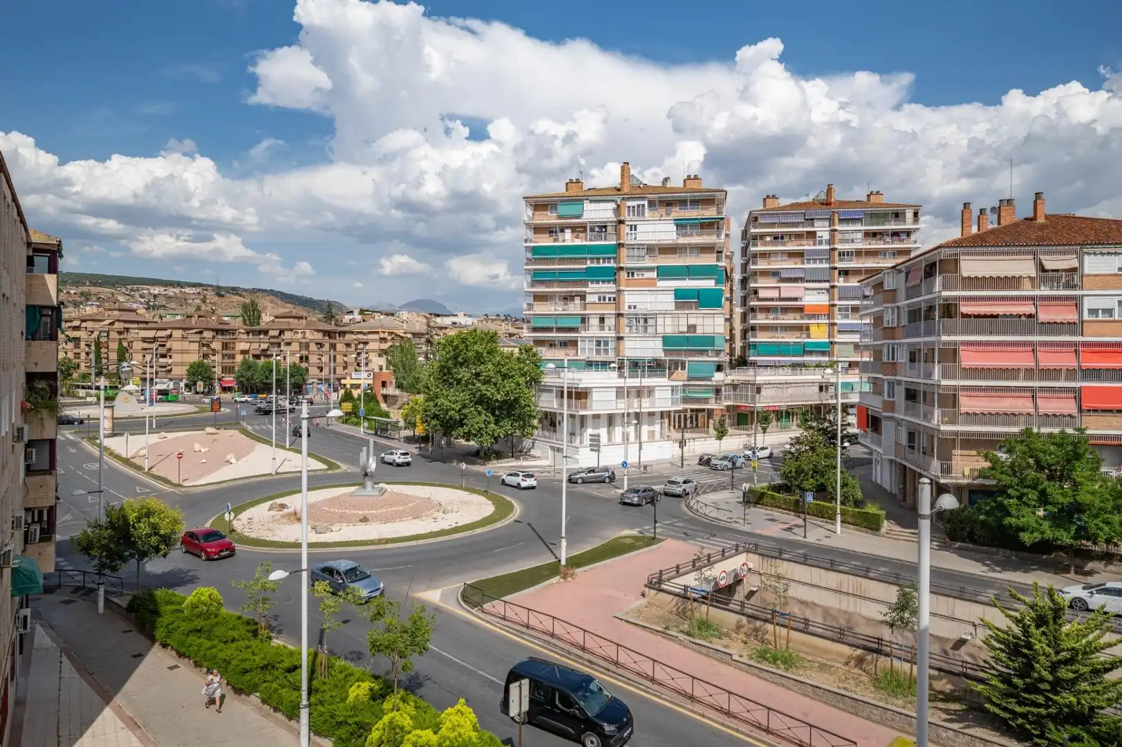 Vista exterior de Pis en venda en Granada amb Piscina comunitària