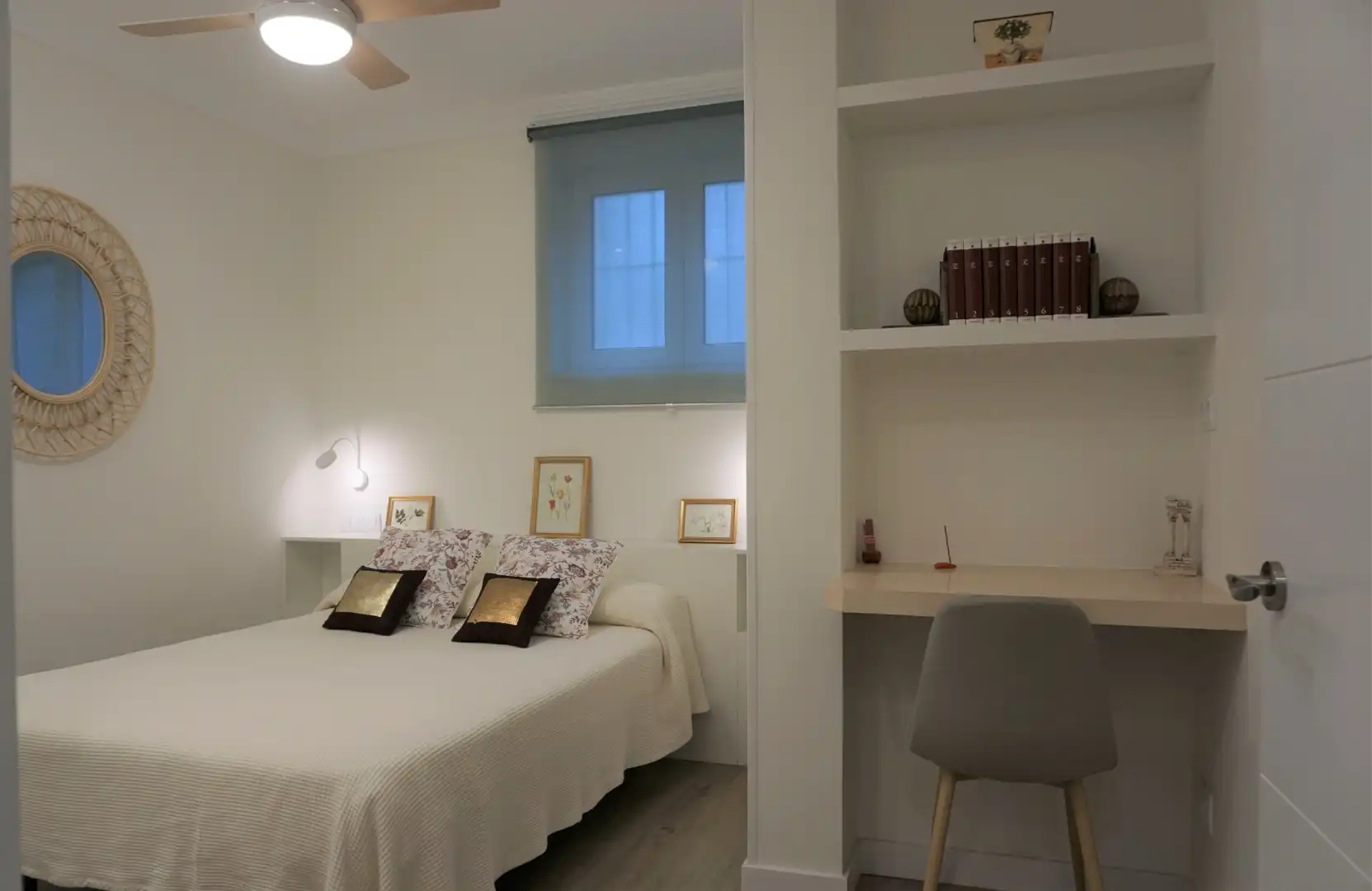 Dormitori de Apartament de lloguer en Madrid amb Calefacció i Moblat
