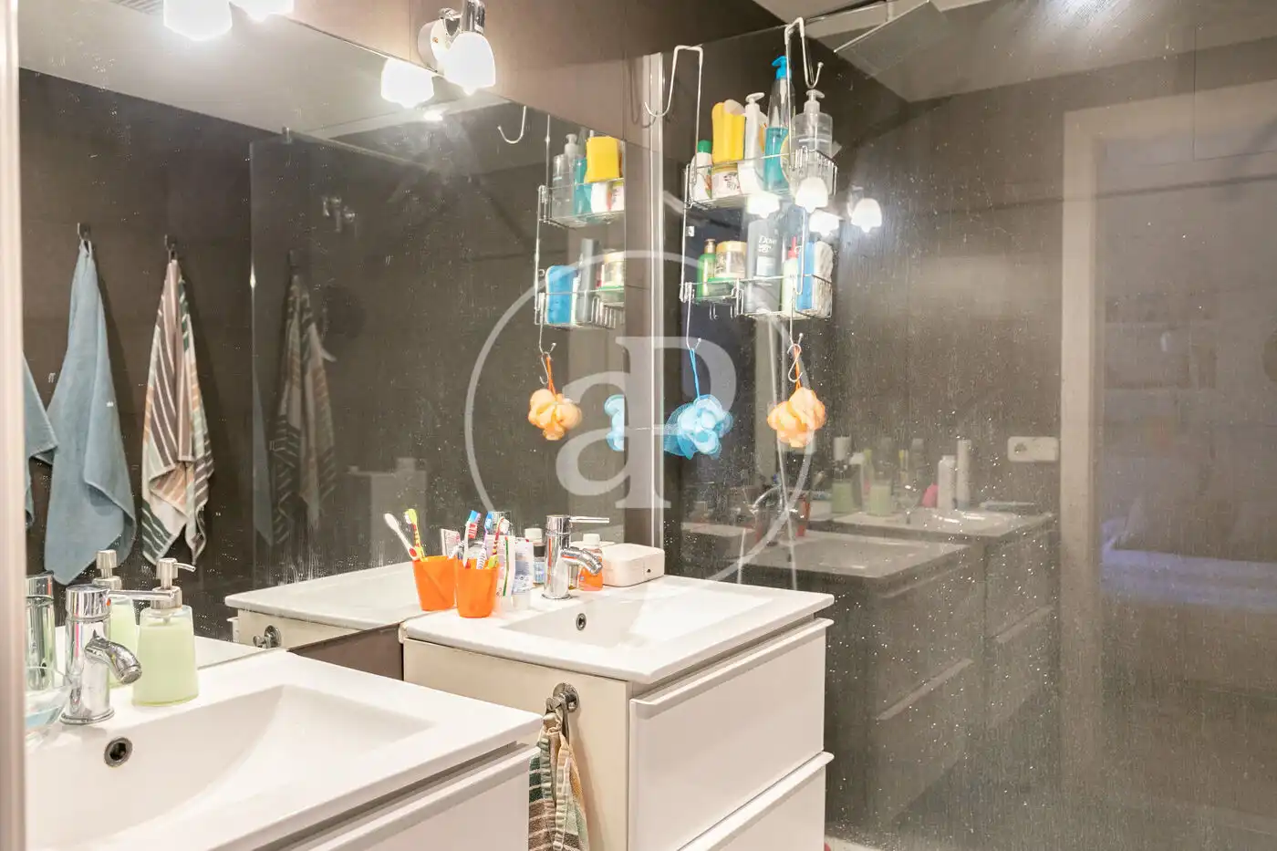 Baño de Piso en venta en Barcelona con Aire acondicionado, Calefacción y Jardín privado