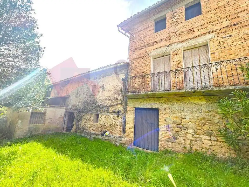 Vista exterior de Casa o xalet en venda en Santa Coloma amb Jardí privat, Terrassa i Balcó