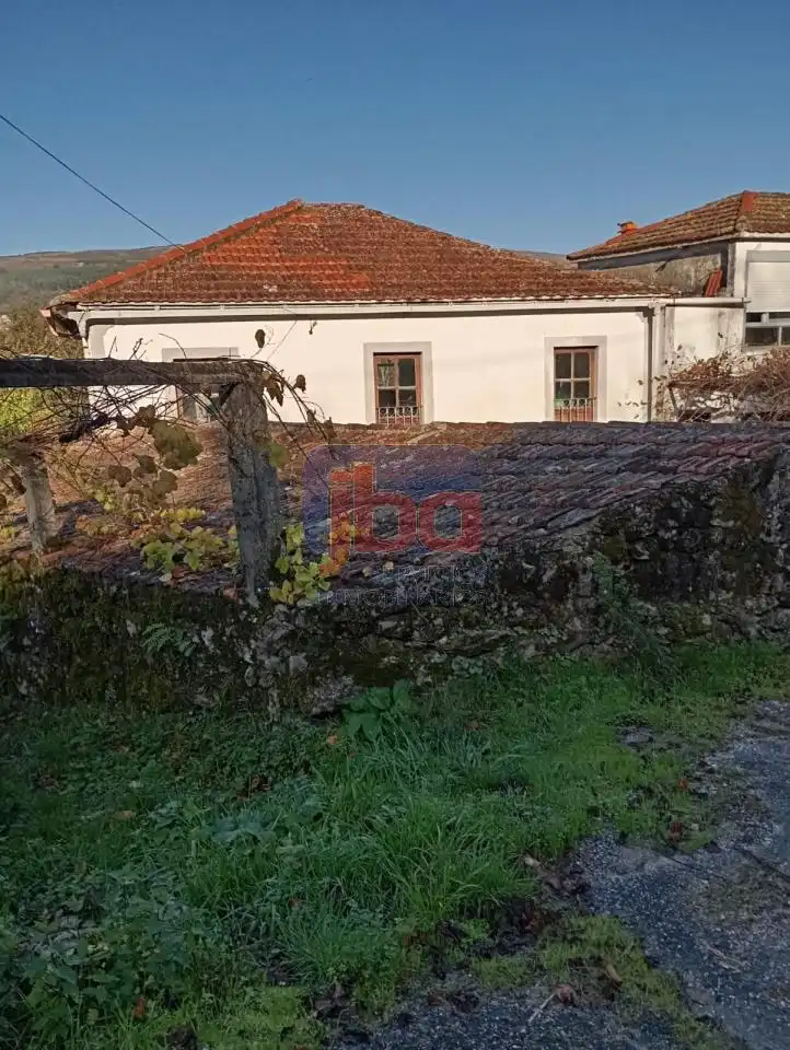 Haus oder Chalet zum Verkauf in Lobeira mit Privatgarten
