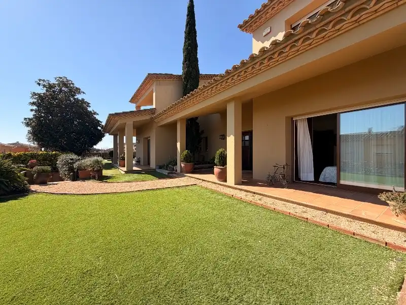Garden of Houses for sale in Mont-ras  with Air Conditioner, Heating and Private garden