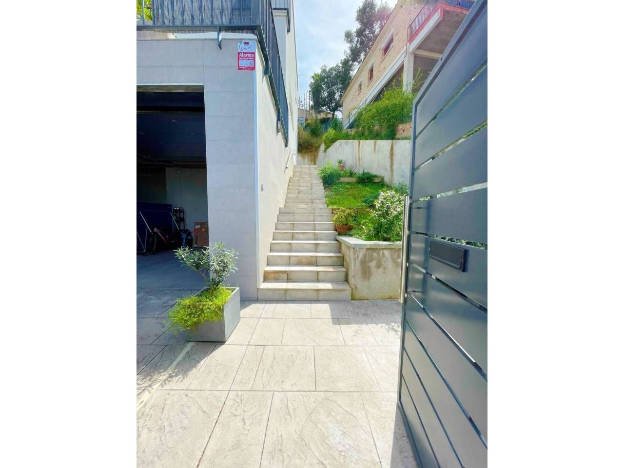 Exterior view of House or chalet for sale in Cerdanyola del Vallès  with Heating, Private garden and Parquet flooring