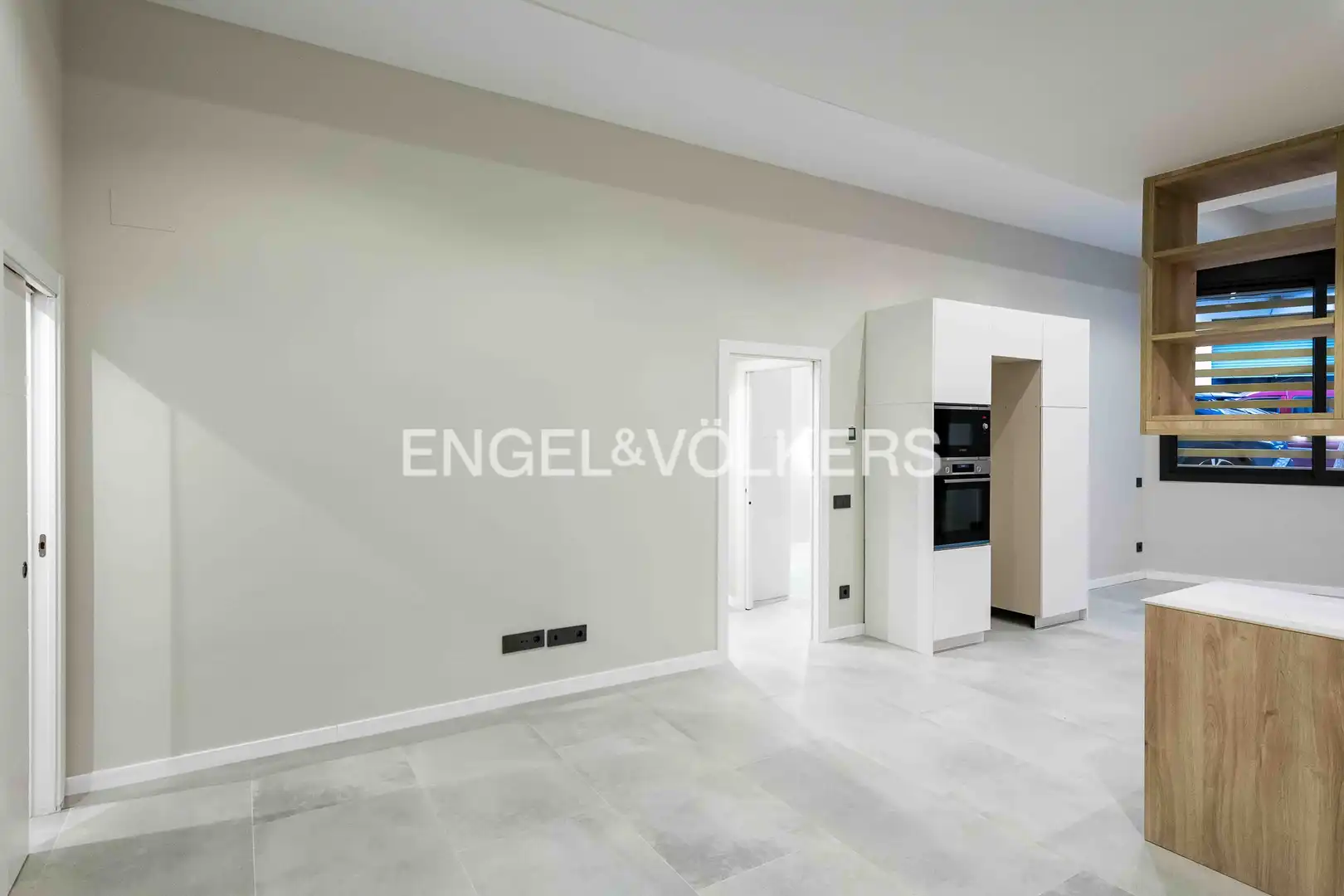 Ground floor for sale in Barcelona  with Air Conditioner and Heating