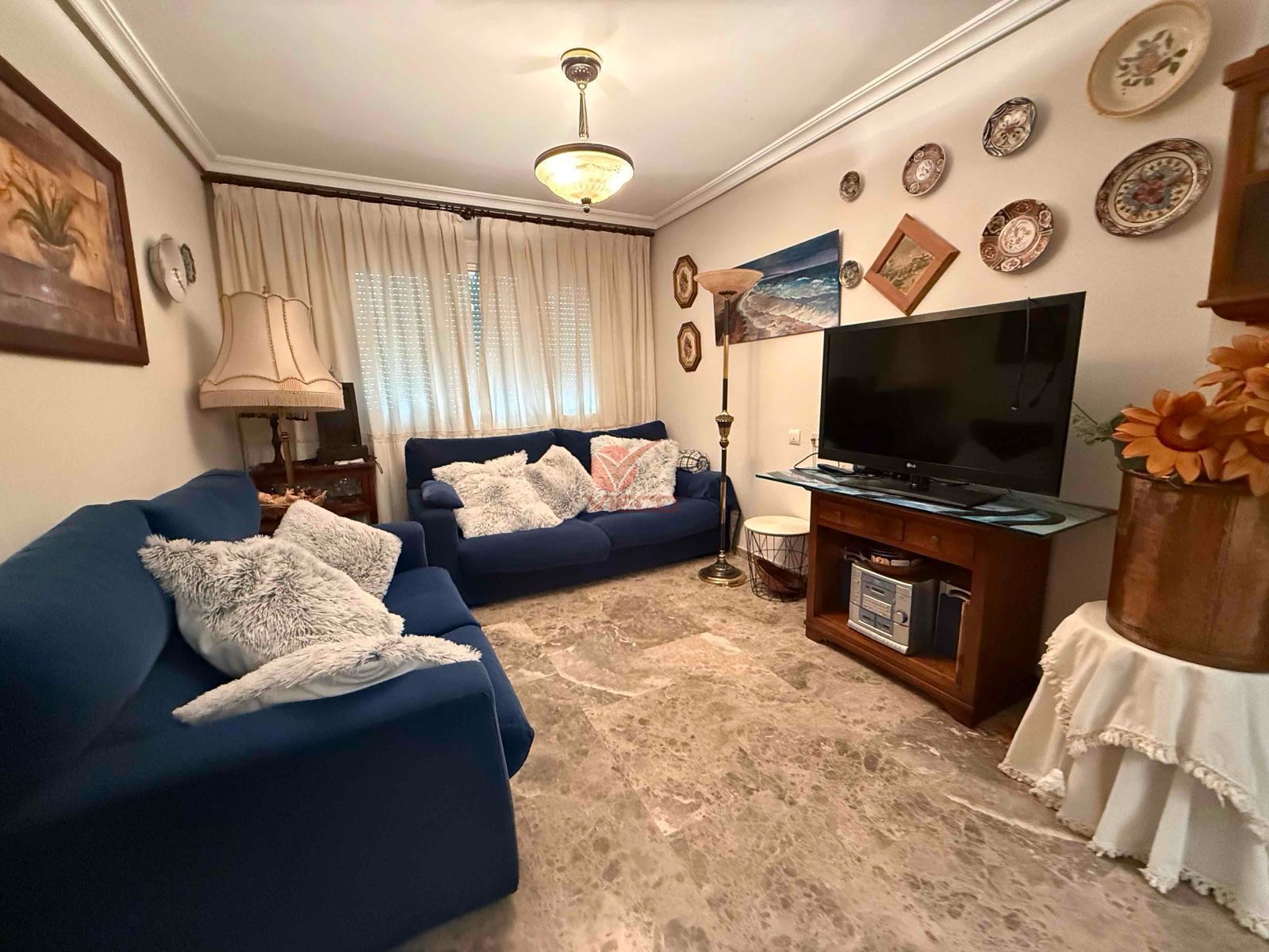 Sala d'estar de Casa o xalet en venda en Cuenca Capital amb Aire condicionat, Calefacció i Terrassa