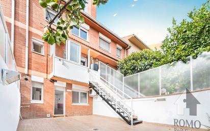 Exterior view of Single-family semi-detached for sale in Santa Perpètua de Mogoda  with Air Conditioner, Terrace and Balcony