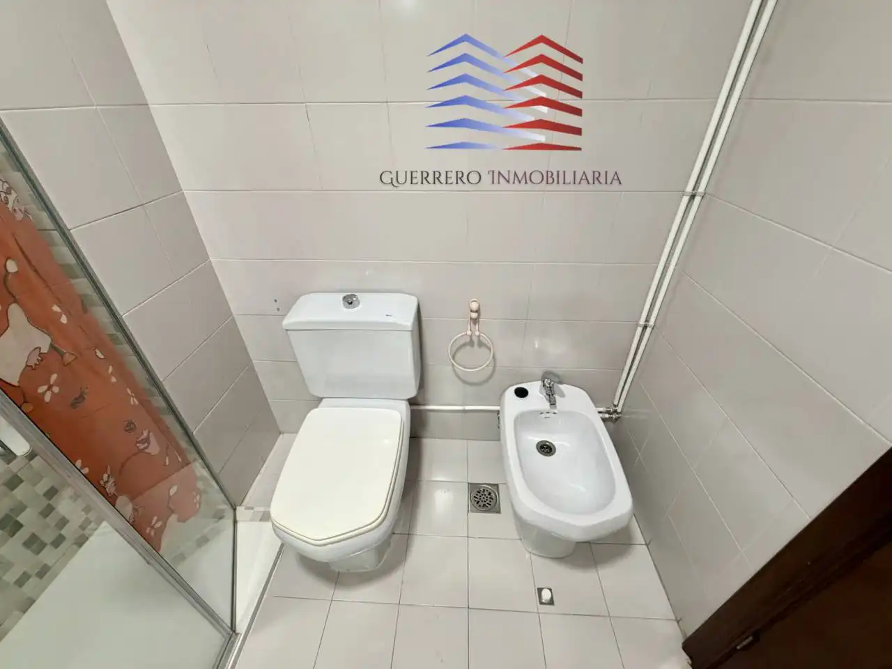 Baño de Piso de alquiler en Vigo  con Calefacción, Parquet y Terraza