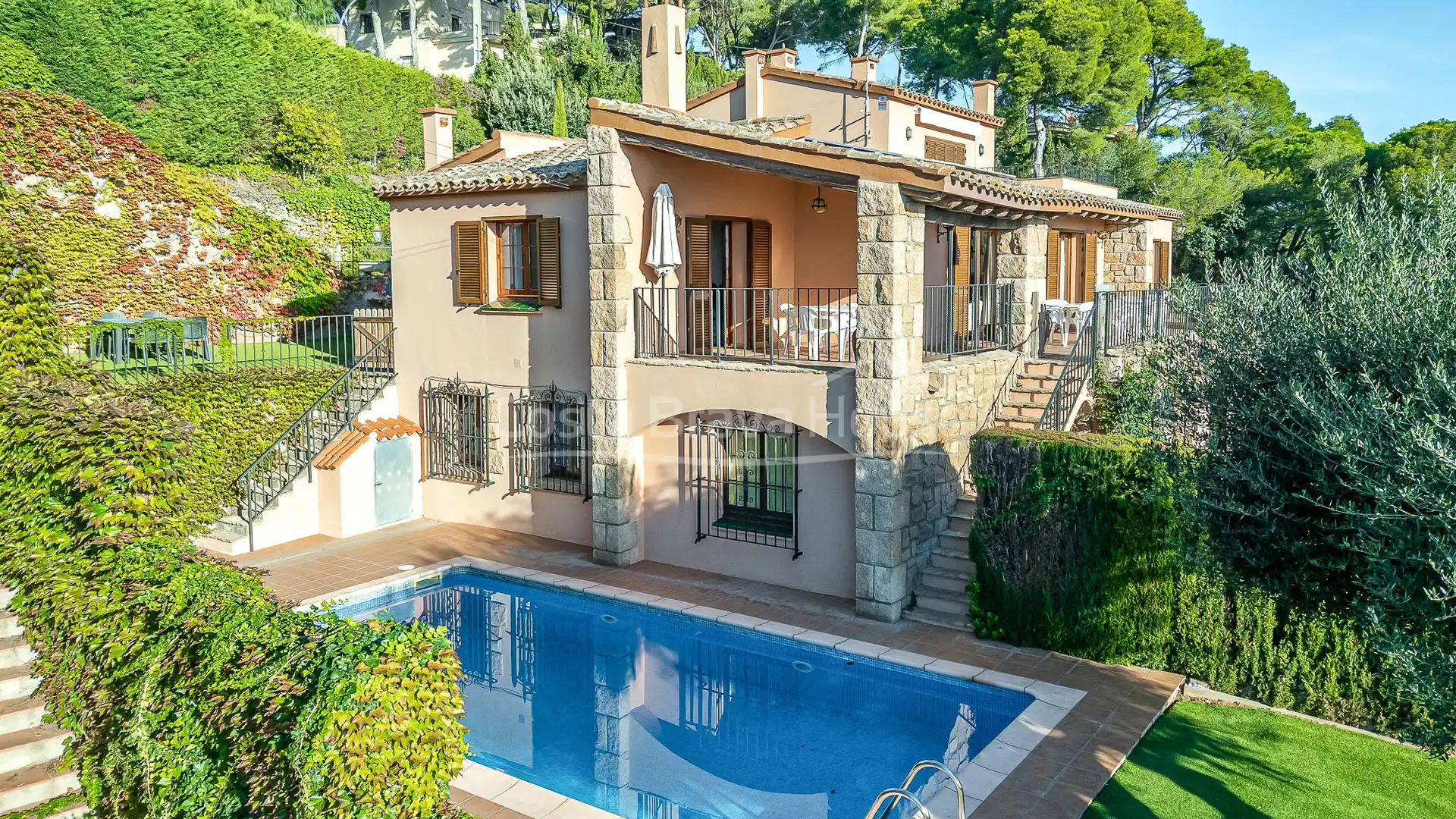 Vista exterior de Casa o xalet en venda en Palafrugell amb Calefacció, Jardí privat i Terrassa