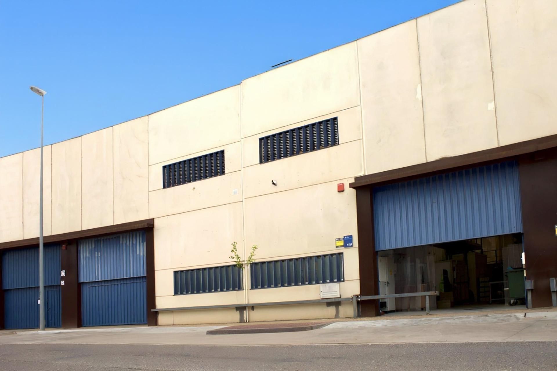 Exterior view of Industrial buildings for sale in Alcalá de Guadaira