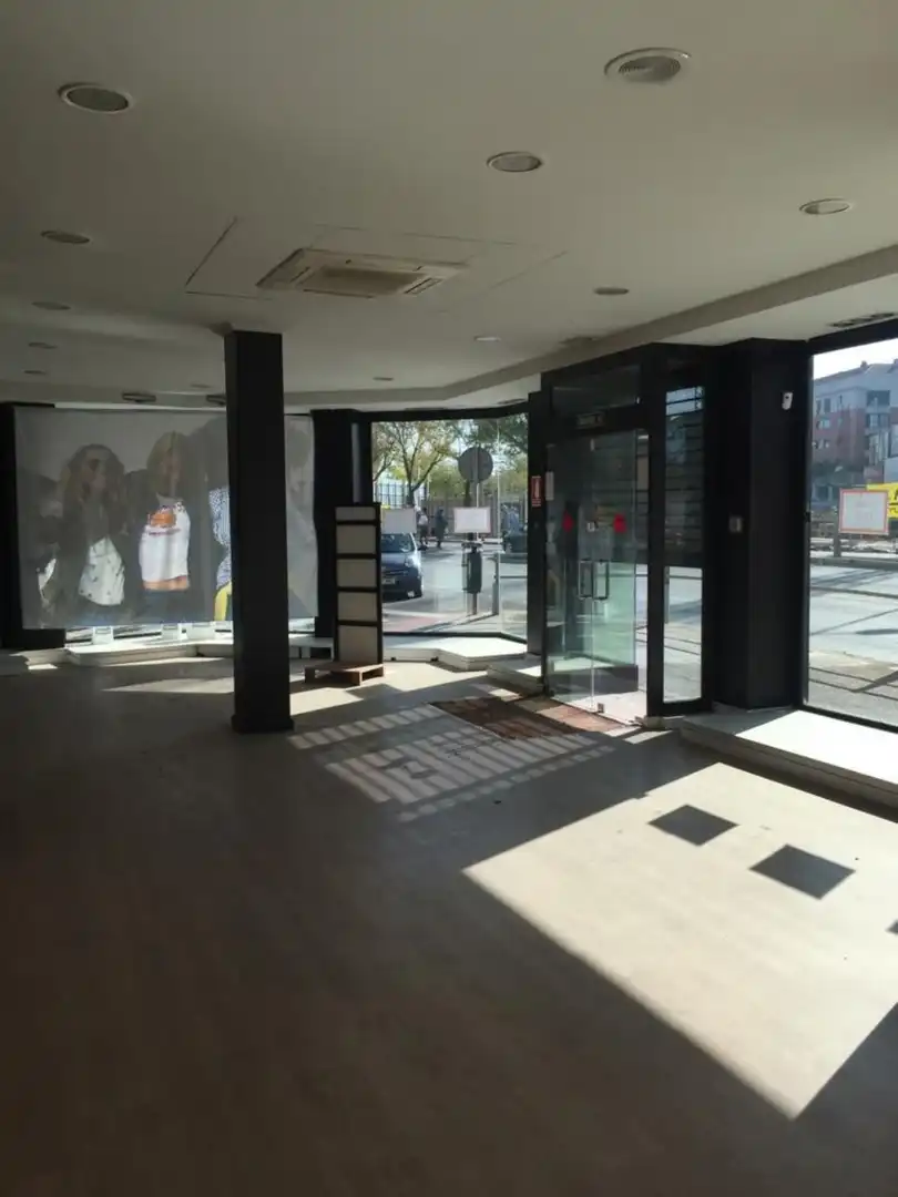 Local comercial de lloguer a Calle Granada, imagen 5