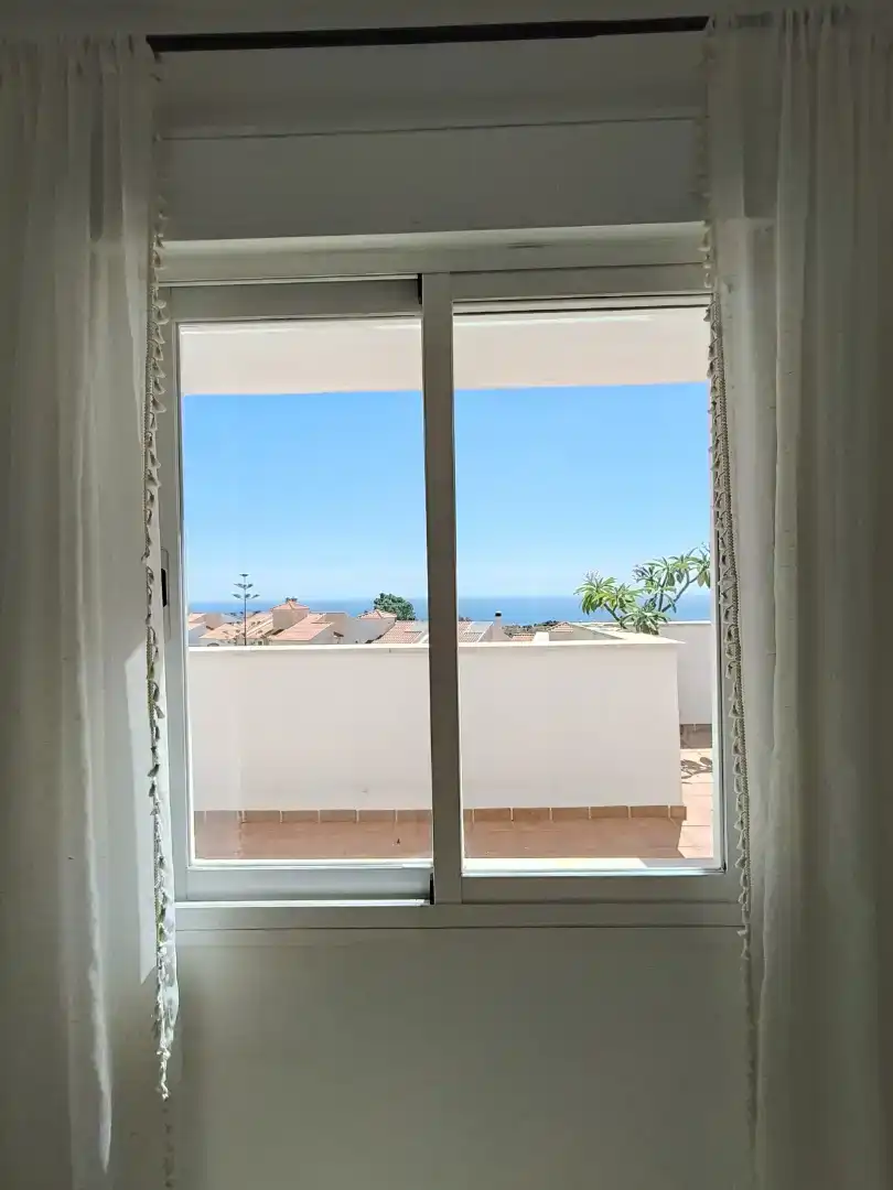 Vista exterior de Àtic de lloguer en Rincón de la Victoria amb Aire condicionat, Terrassa i Moblat