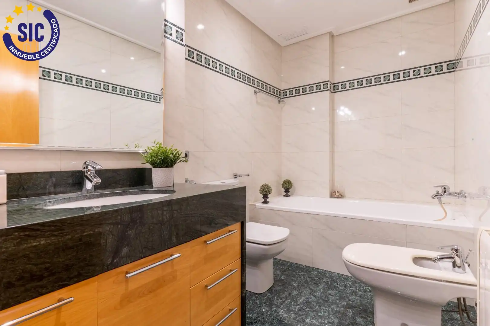 Bathroom of Houses for sale in Alaquàs  with Air Conditioner, Heating and Terrace