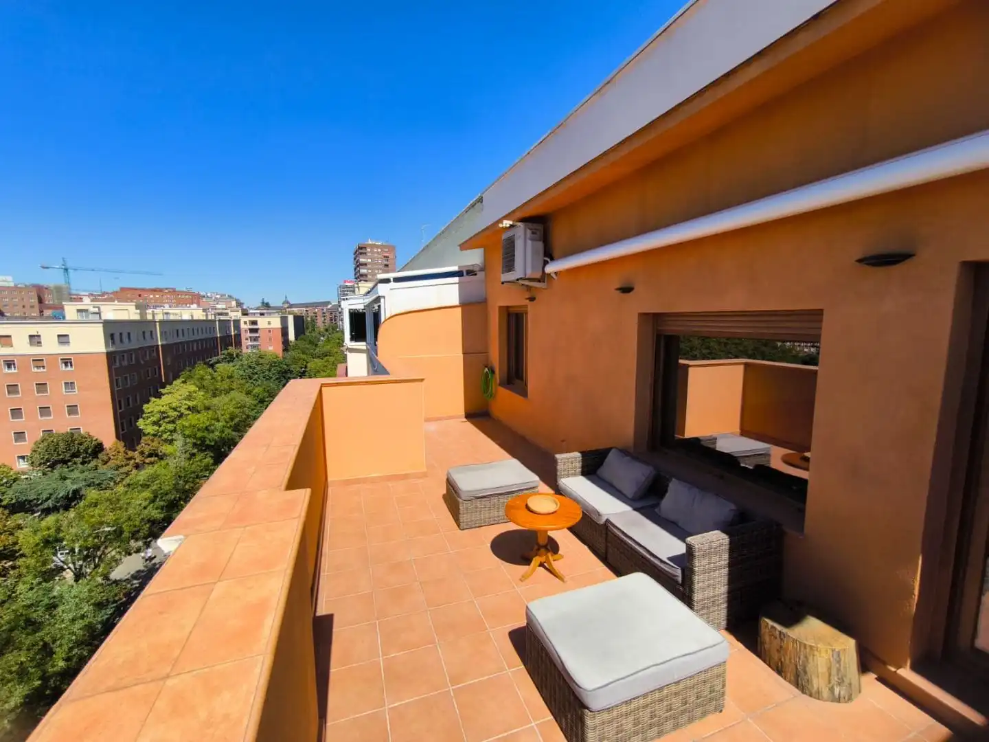 Terrasse von Dachboden zur Miete in  Madrid Capital mit Klimaanlage, Terrasse und Balkon