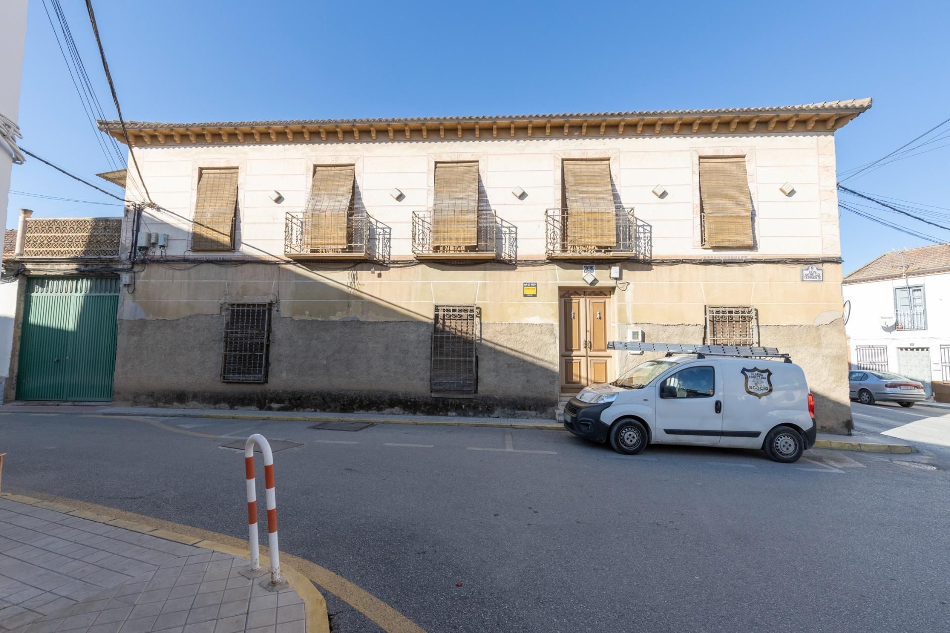 Vista exterior de Casa o xalet en venda en Fuente Vaqueros amb Terrassa, Traster i Balcó