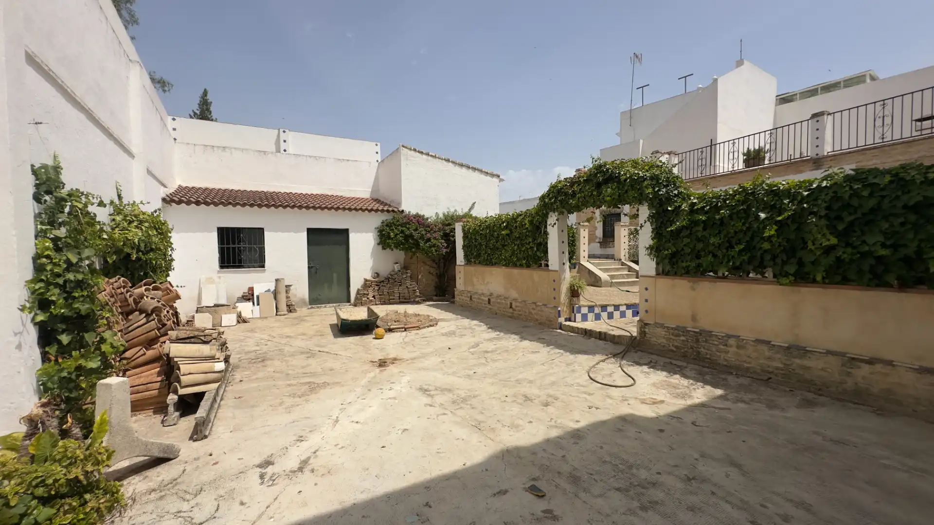 Vista exterior de Casa o xalet en venda en Umbrete amb Terrassa, Traster i Piscina