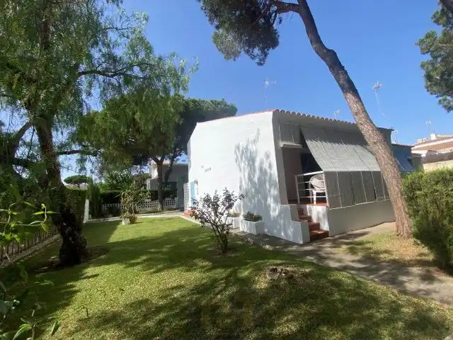 Vista exterior de Casa o chalet en venta en Islantilla con Terraza y Amueblado