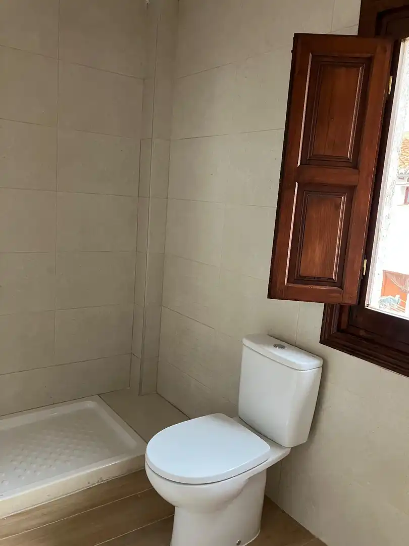 Badezimmer von Einfamilien-Reihenhaus zur Miete in Granada