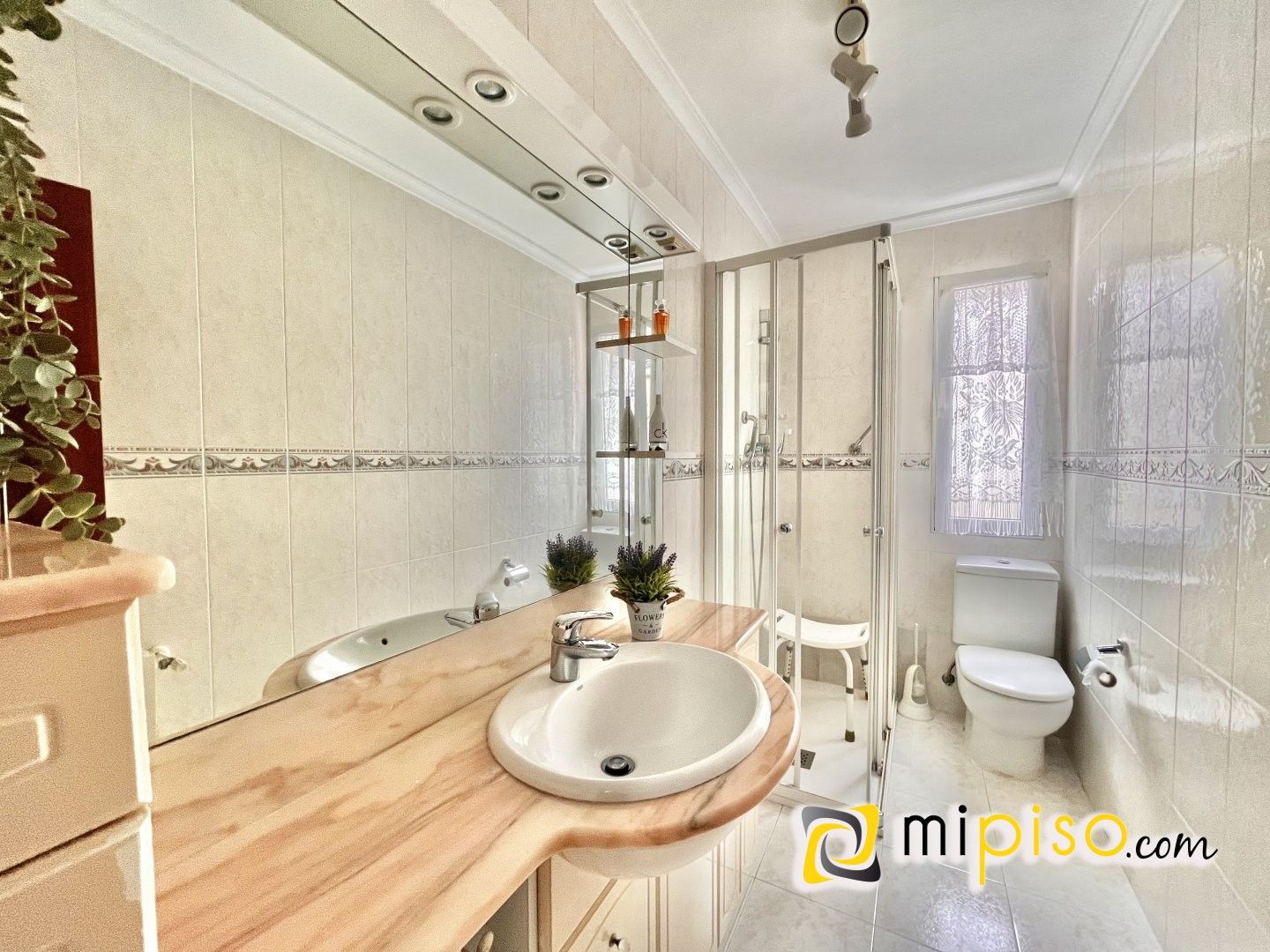Bathroom of Flat for sale in Santoña  with Heating and Furnished