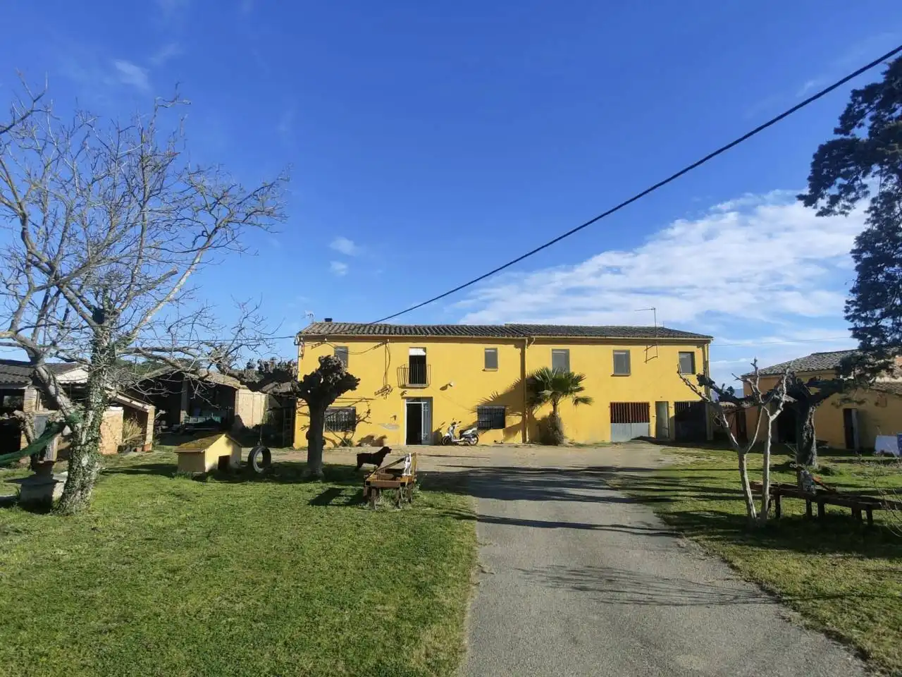 Vista exterior de Finca rústica en venda en Aiguaviva amb Jardí privat