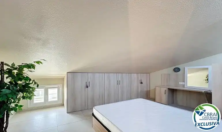 Dormitori de Casa o xalet en venda en Empuriabrava amb Aire condicionat, Calefacció i Jardí privat