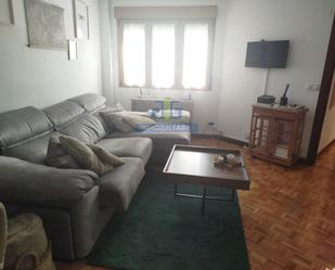 Sala d'estar de Pis en venda en León Capital  amb Calefacció, Parquet i Moblat