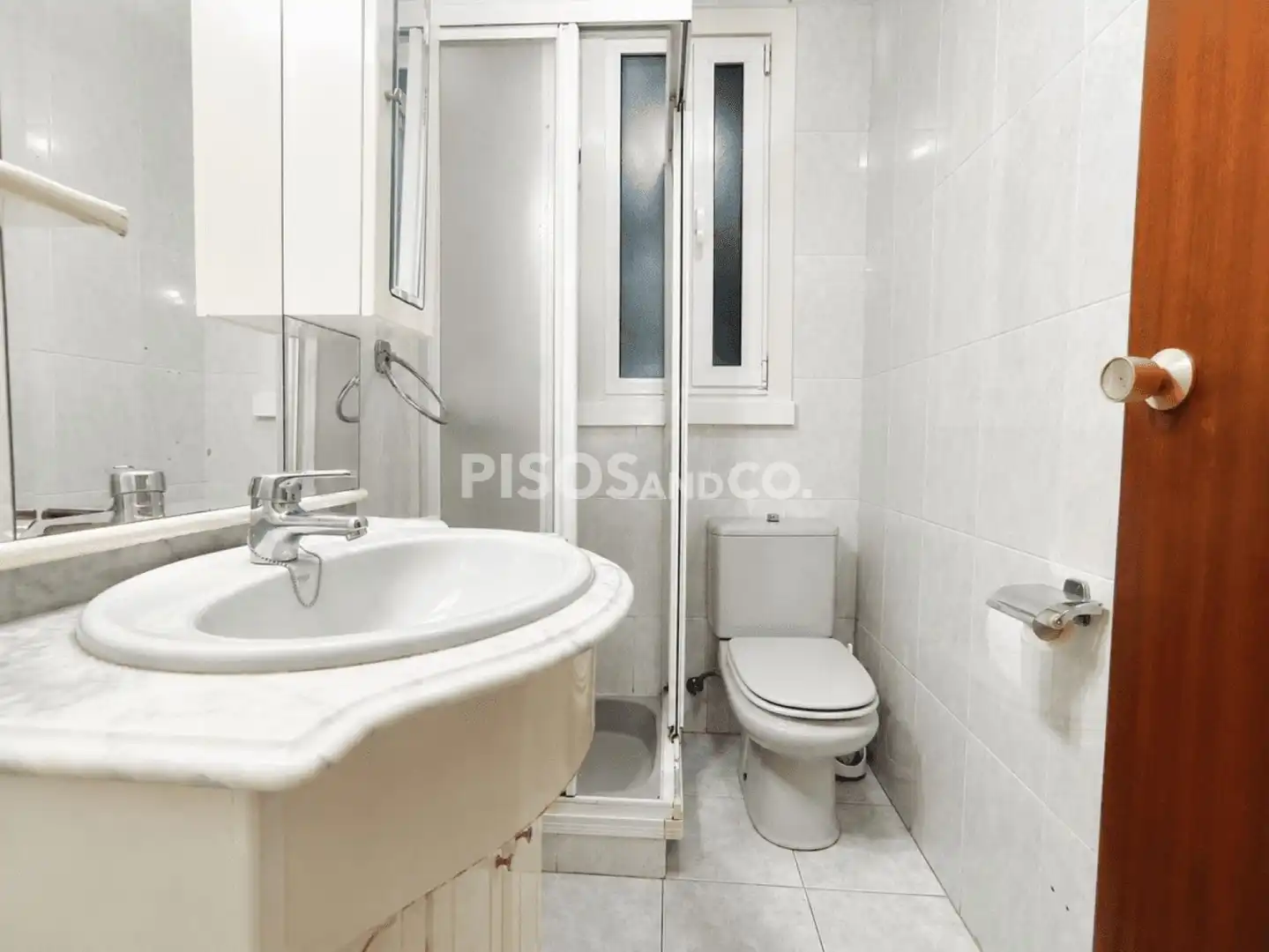 Badezimmer von Wohnung zur Miete in A Coruña Capital  mit Heizung und Möbliert