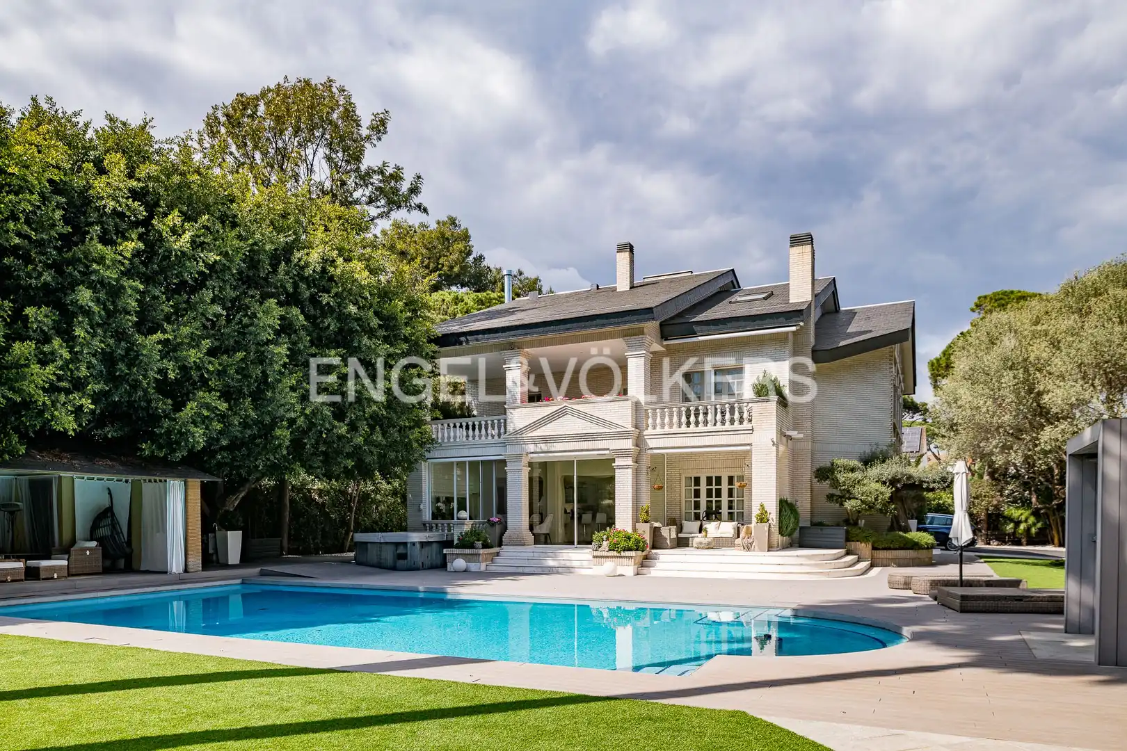 Vista exterior de Casa o xalet en venda en Castelldefels amb Aire condicionat, Calefacció i Jardí privat