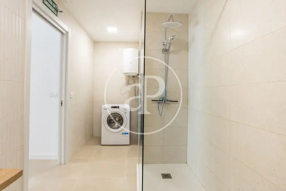 Bany de Loft de lloguer en Valencia amb Aire condicionat i Moblat