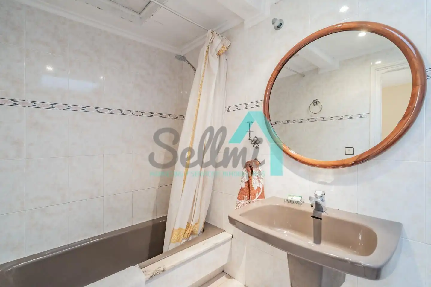 Bathroom of Houses for sale in Pravia  with Heating, Private garden and Parquet flooring