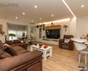 Living room of Flat for sale in  Madrid Capital  with Air Conditioner and Balcony