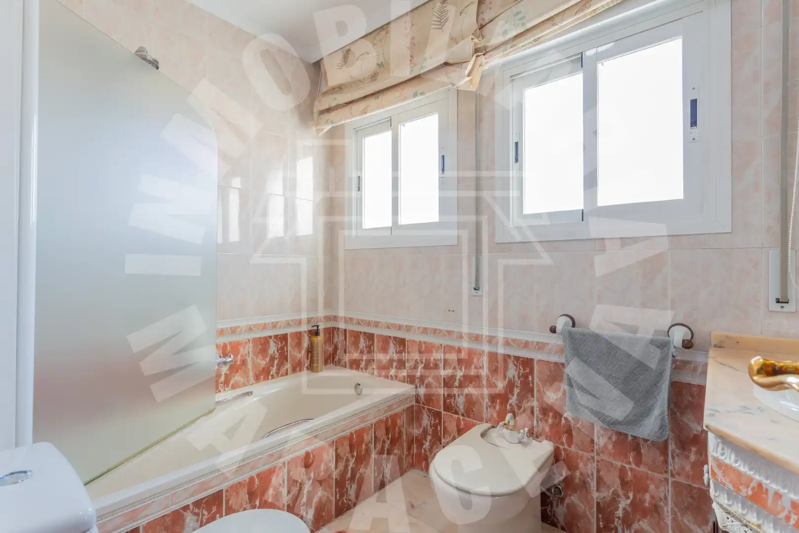 Baño de Dúplex en venta en Maracena con Aire acondicionado, Terraza y Horno