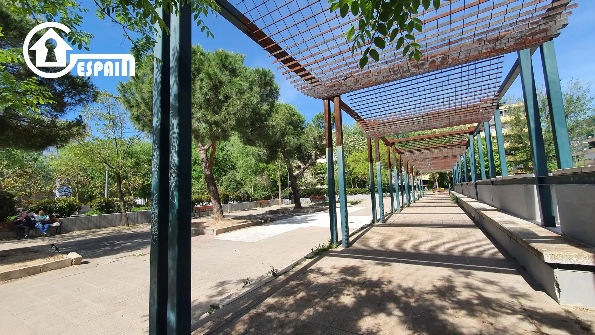 Vista exterior de Piso en venta en Madrid con Calefacción y Parquet