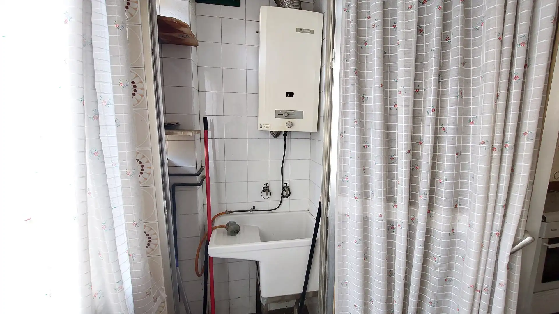Baño de Piso en venta en Murcia con Amueblado, Horno y Balcón