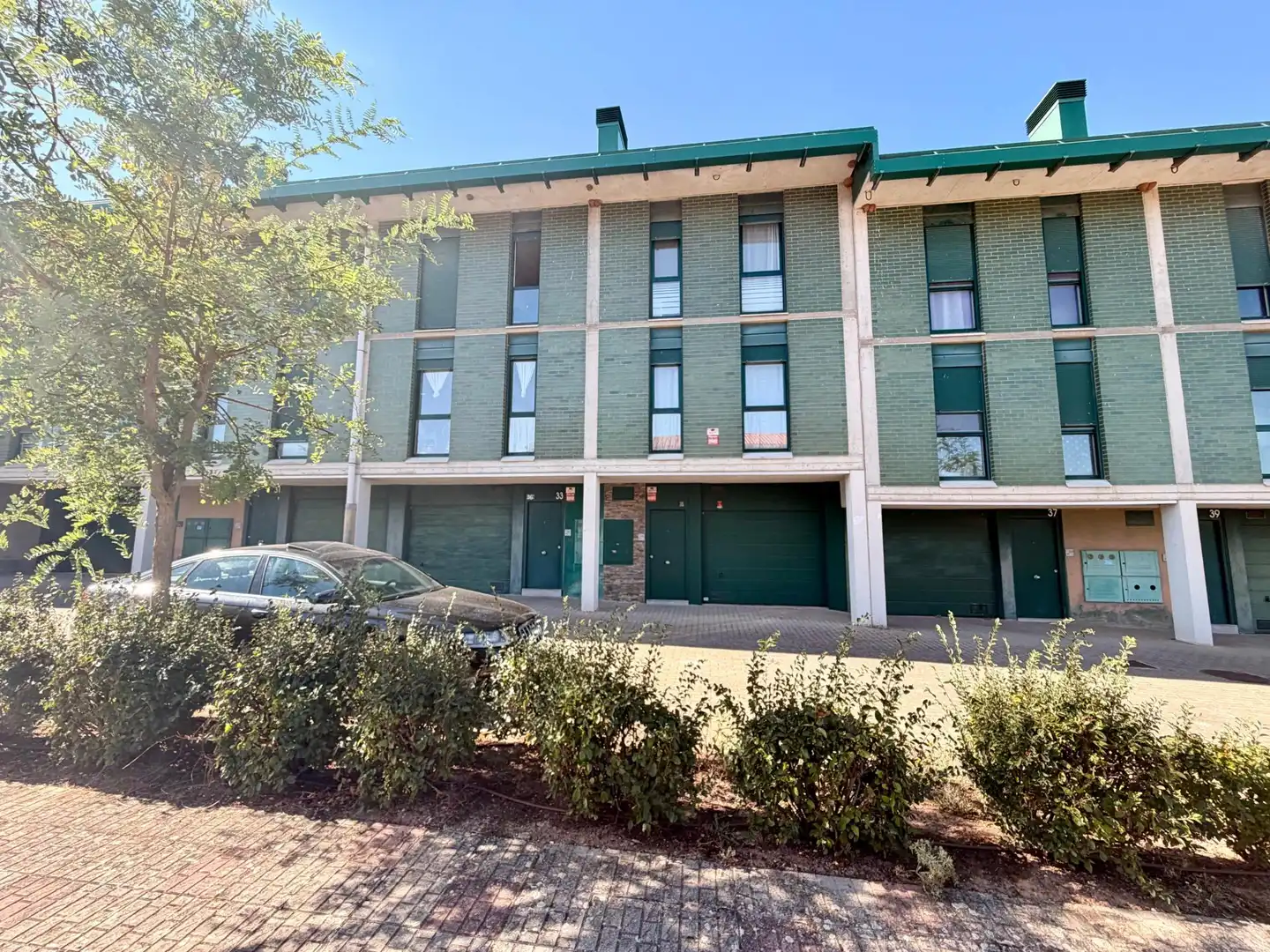 Vista exterior de Casa adosada en venta en Valdorros con Calefacción, Jardín privado y Terraza