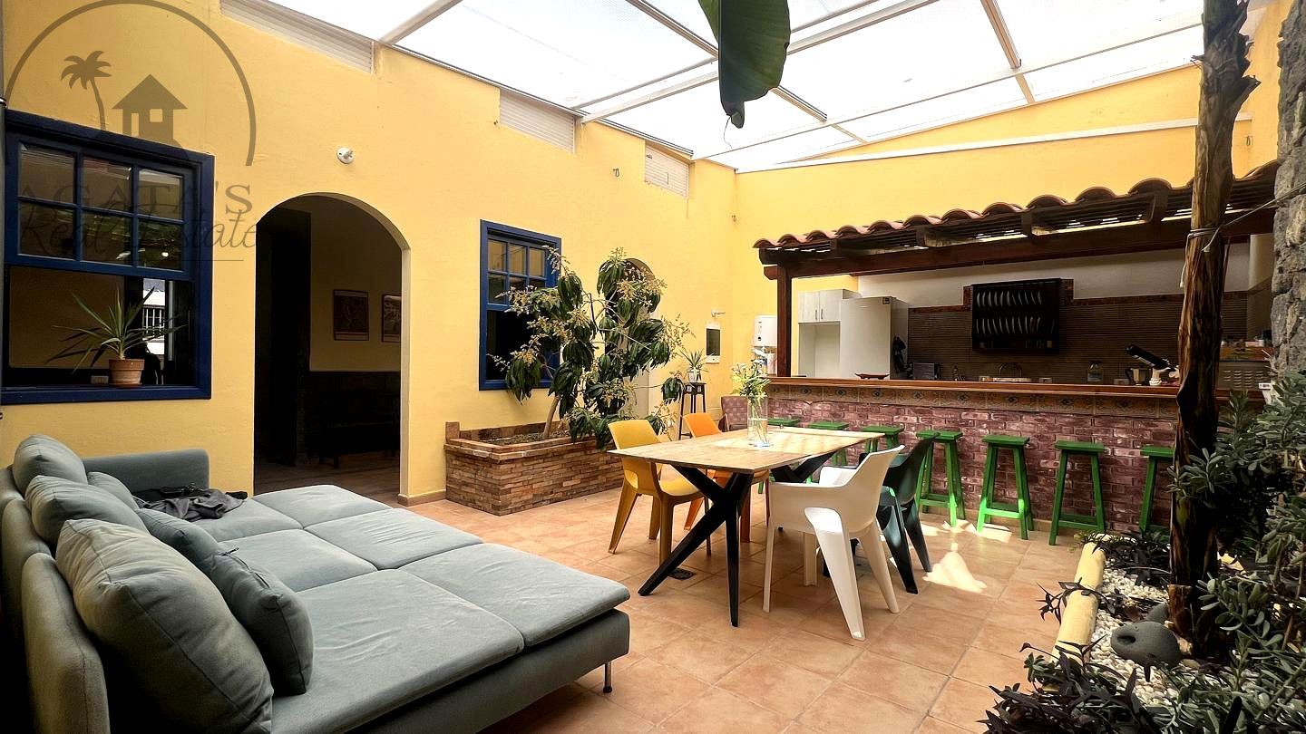 Terrasse von Einfamilien-Reihenhaus zum Verkauf in Los Silos mit Möbliert