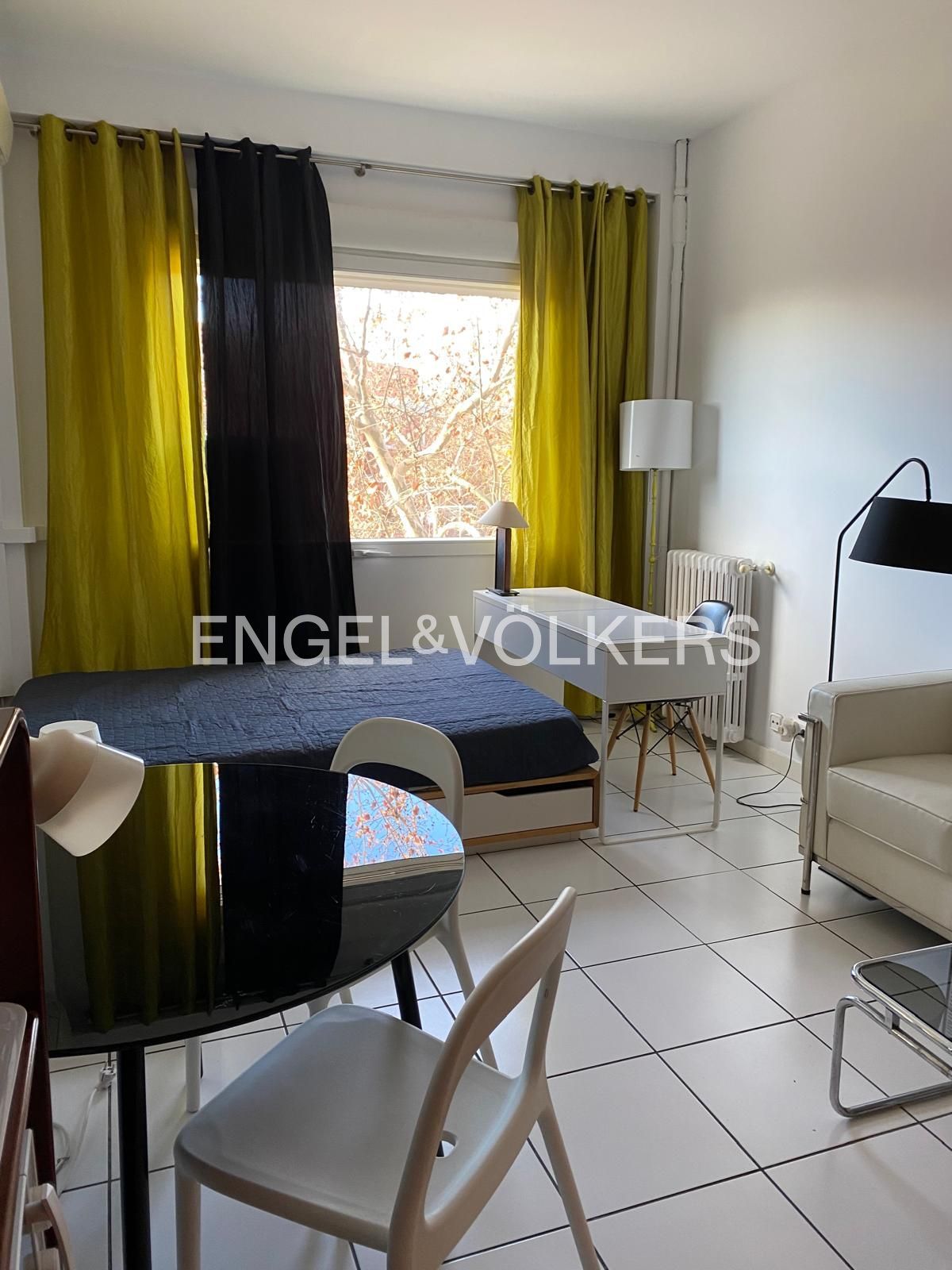 Habitación de Apartamento de alquiler en  Madrid Capital con Aire acondicionado, Calefacción y Amueblado