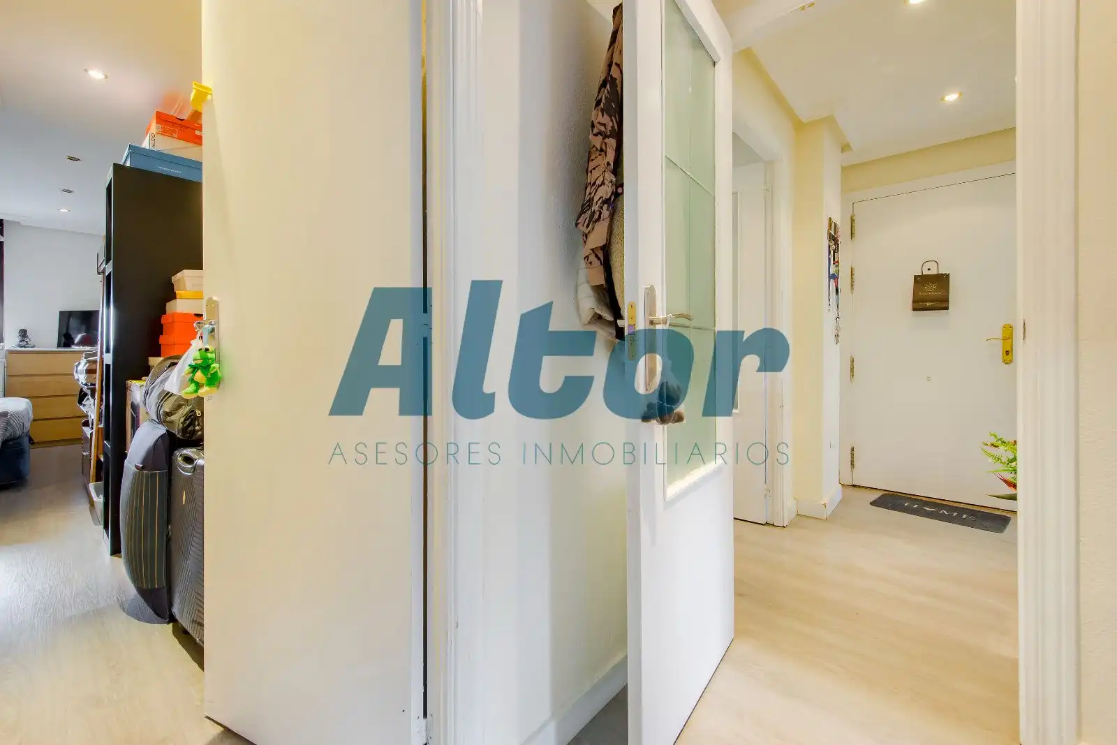 Flat for sale in Madrid  with Air Conditioner, Heating and Storage room