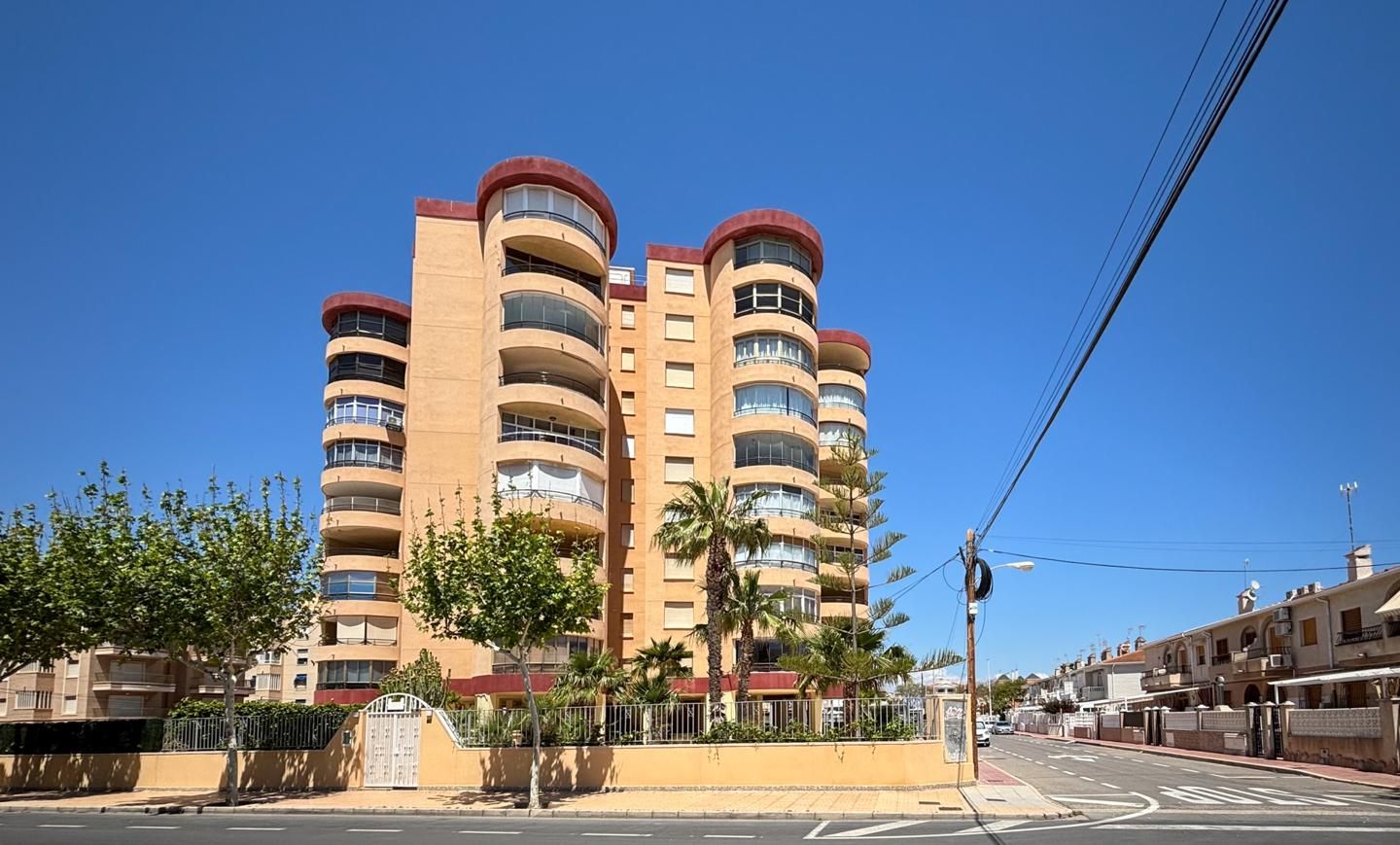Vista exterior de Pis en venda en Santa Pola amb Piscina i Piscina comunitària