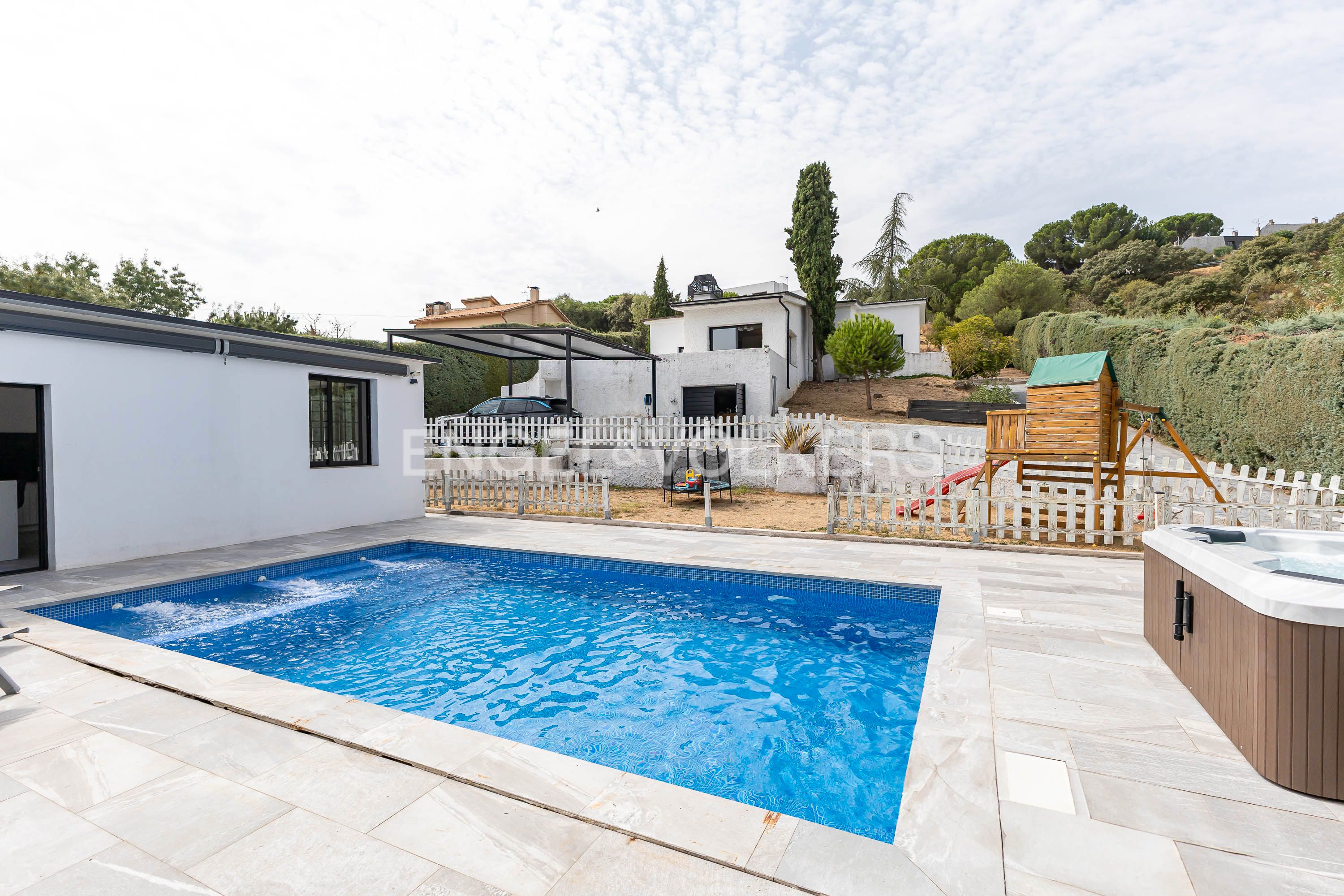 Piscina de Casa o chalet en venta en Valdemorillo con Aire acondicionado, Calefacción y Jardín privado