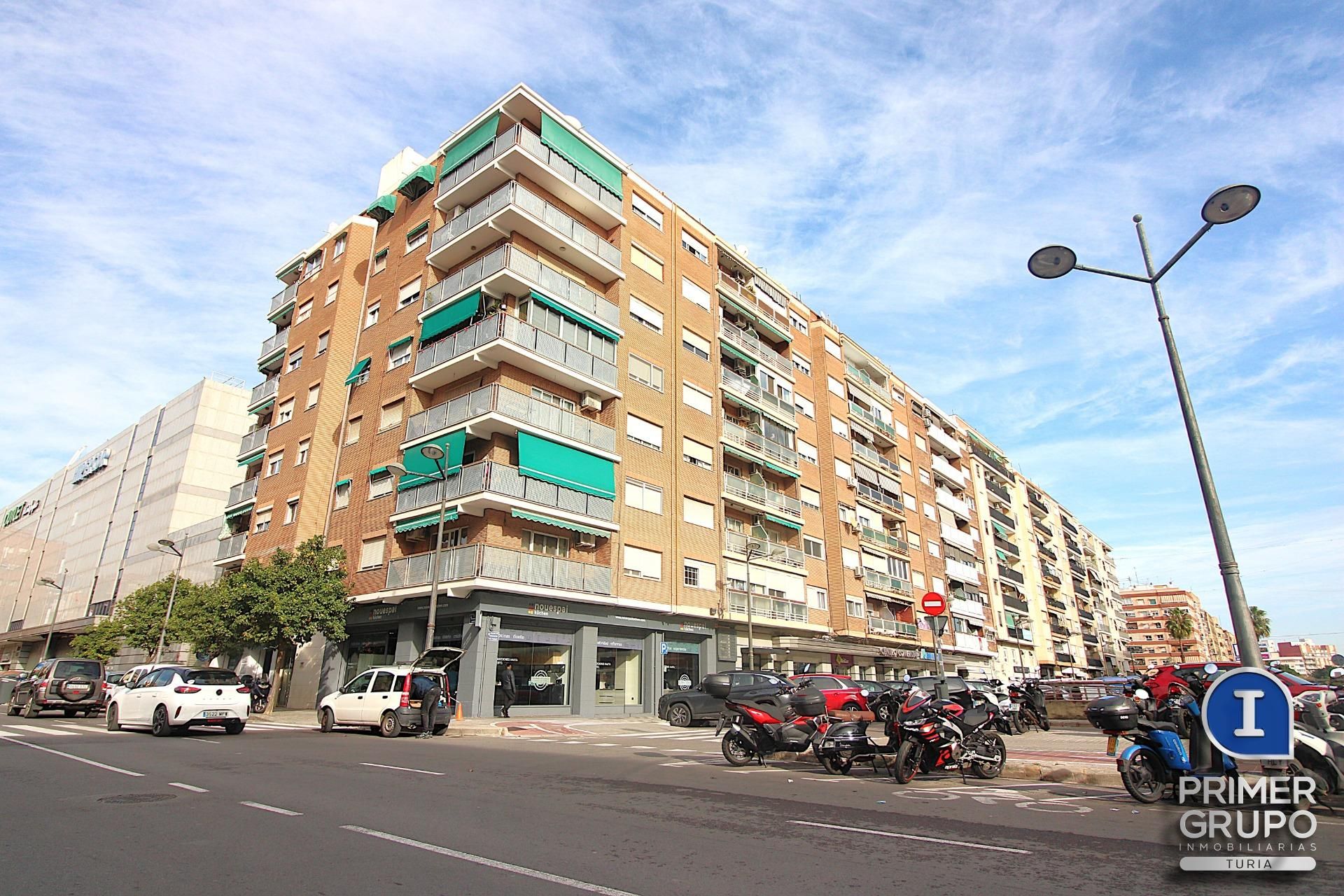 Vista exterior de Piso en venta en  Valencia Capital con Balcón