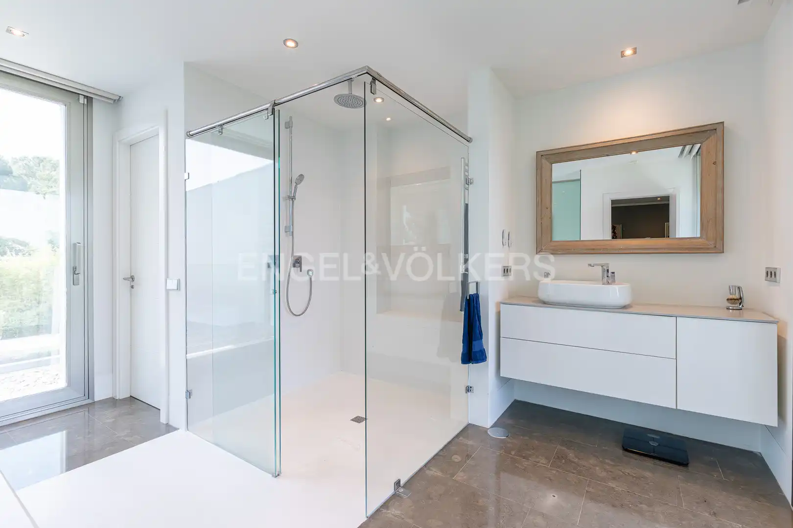 Baño de Casa o chalet en venta en Boadilla del Monte con Aire acondicionado, Calefacción y Jardín privado