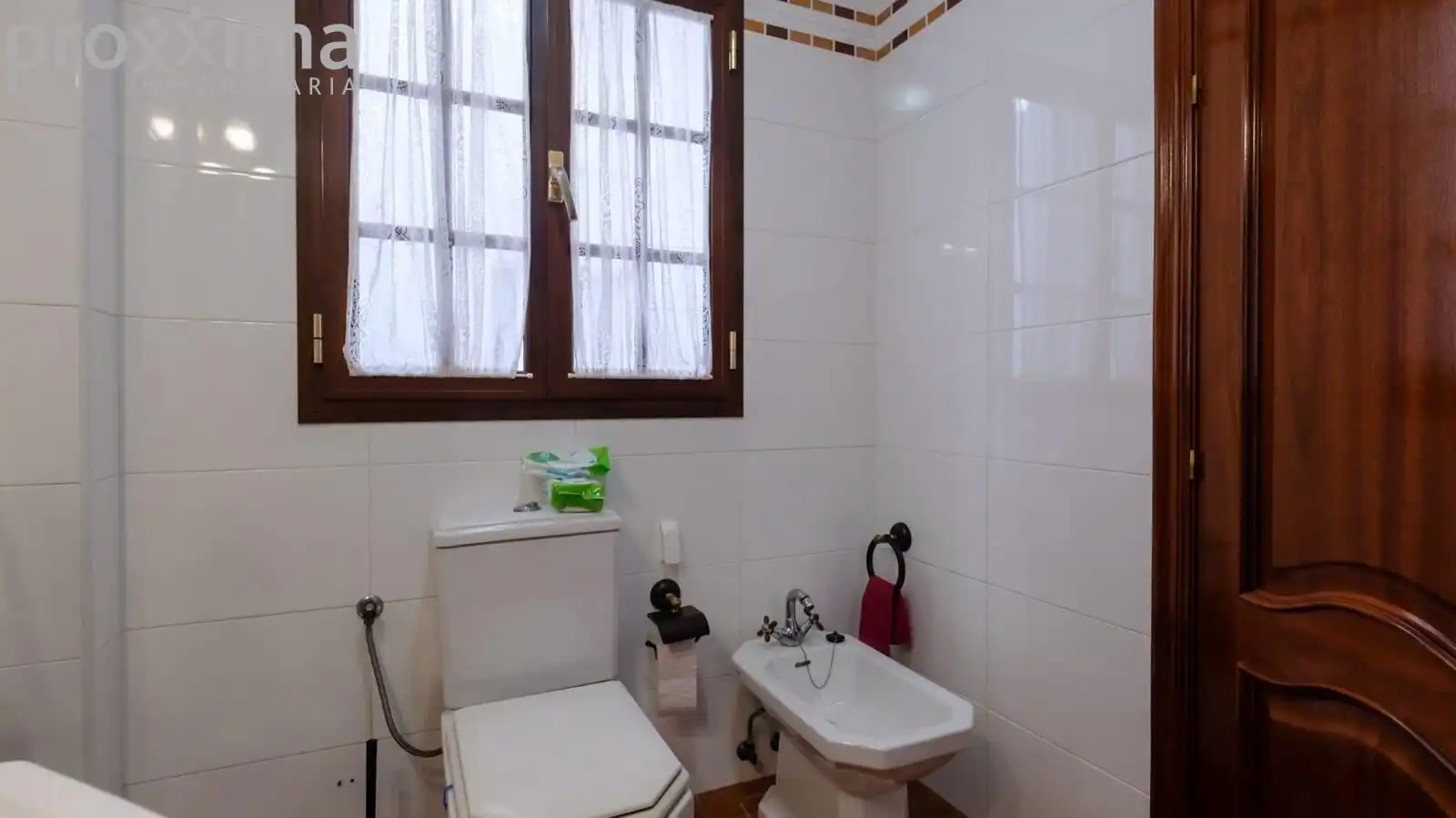 Bany de Casa o xalet en venda en Sevilla amb Aire condicionat, Terrassa i Traster