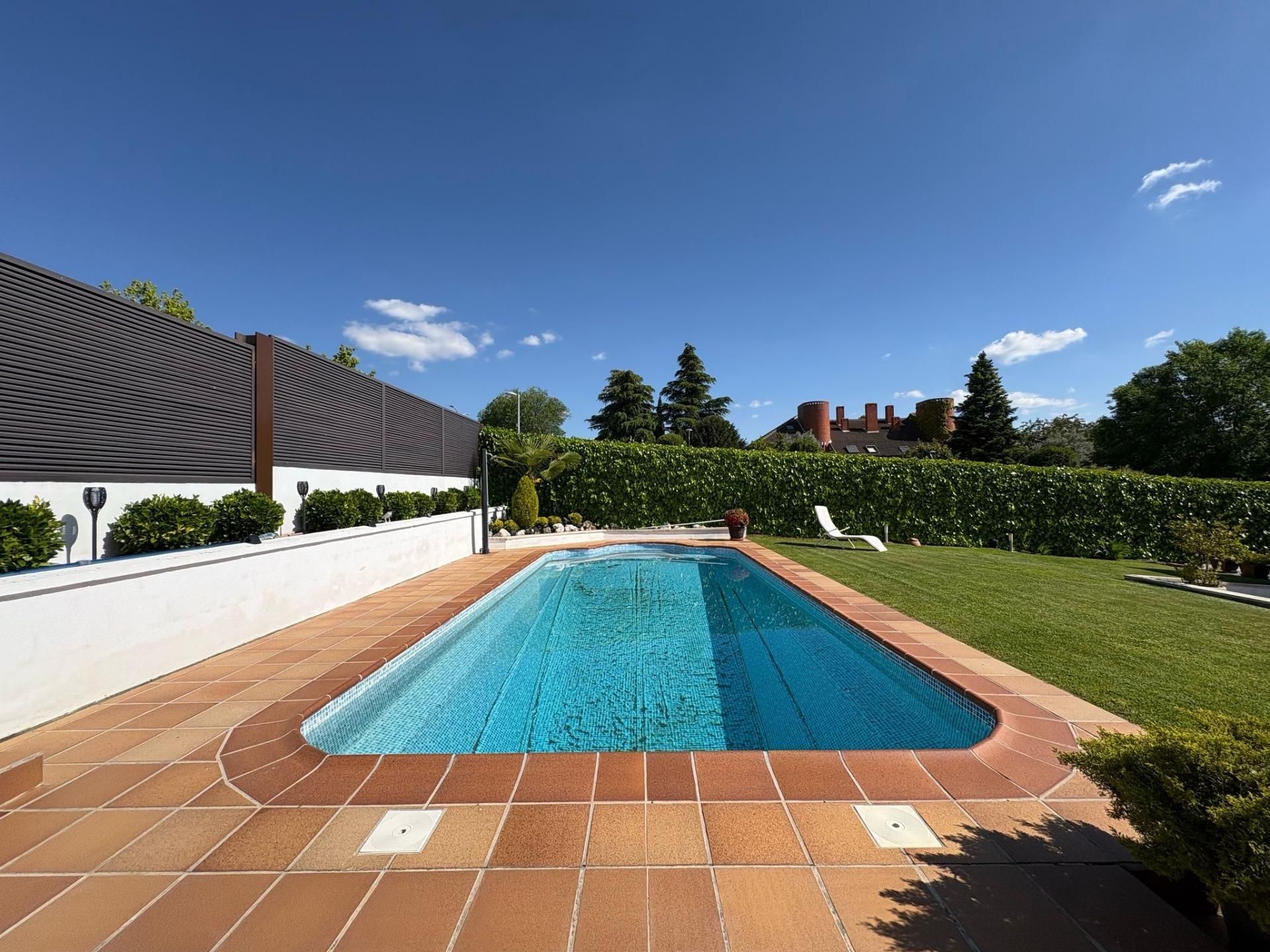 Swimming pool of House or chalet for sale in Villalbilla  with Air Conditioner, Heating and Private garden