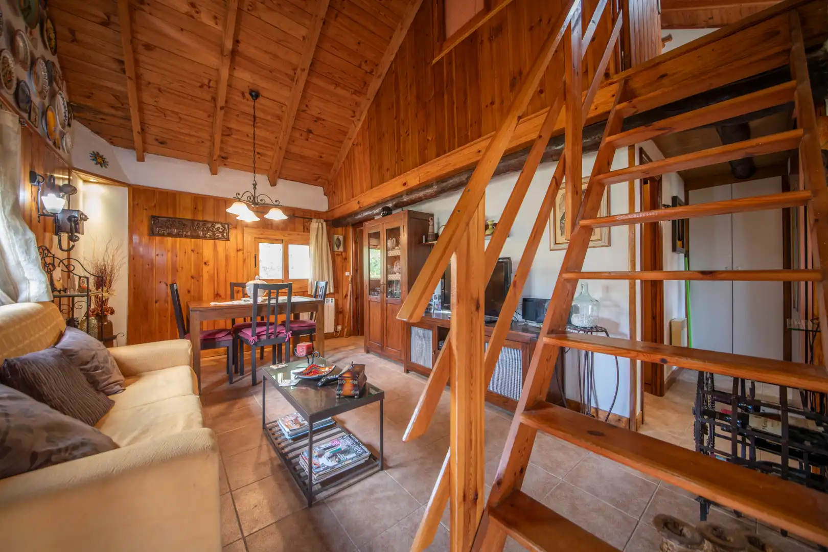 Wohnzimmer von Country house zum Verkauf in La Torre de Claramunt mit Privatgarten, Terrasse und Möbliert