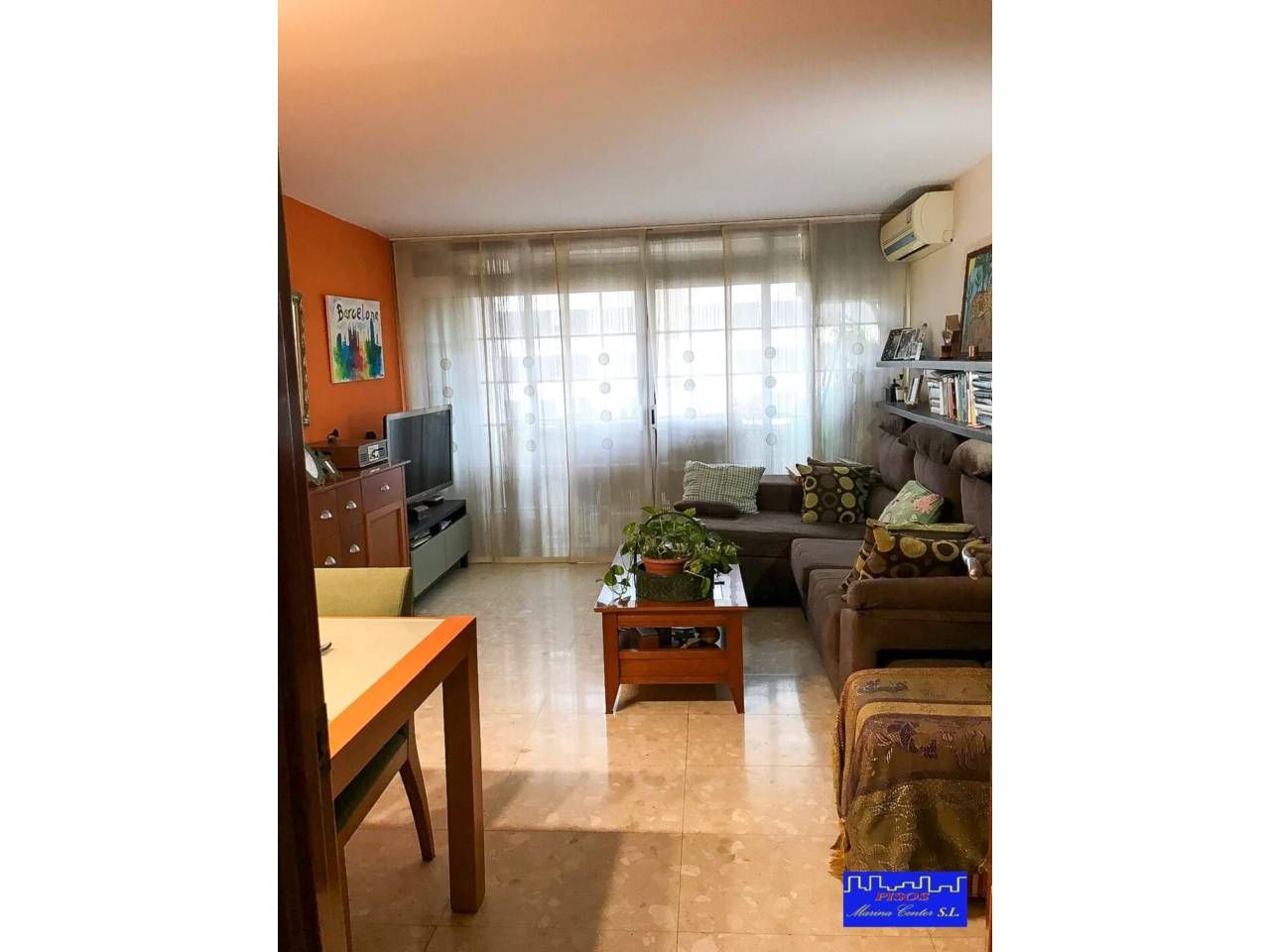 Living room of Flat for sale in L'Hospitalet de Llobregat  with Air Conditioner, Heating and Furnished