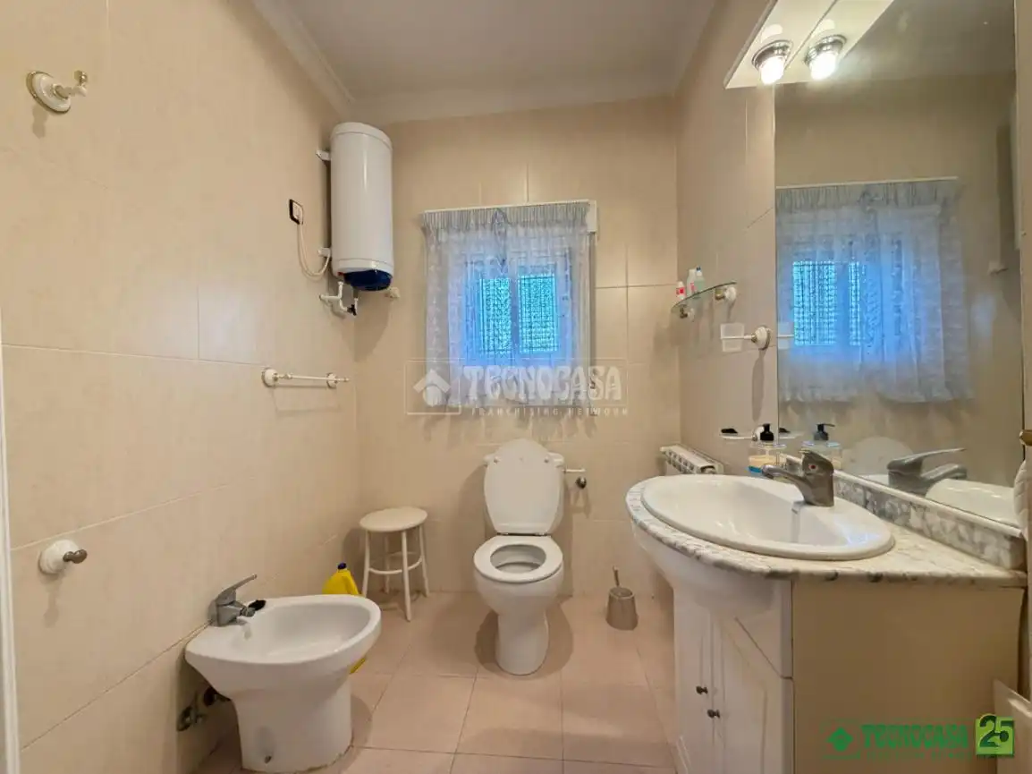 Baño de Casa o chalet en venta en Villar de Cañas con Calefacción, Piscina y Amueblado