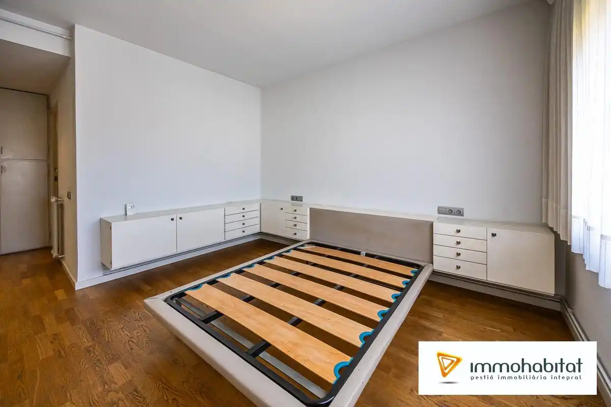 Habitación de Piso en venta en Sabadell con Aire acondicionado, Calefacción y Parquet