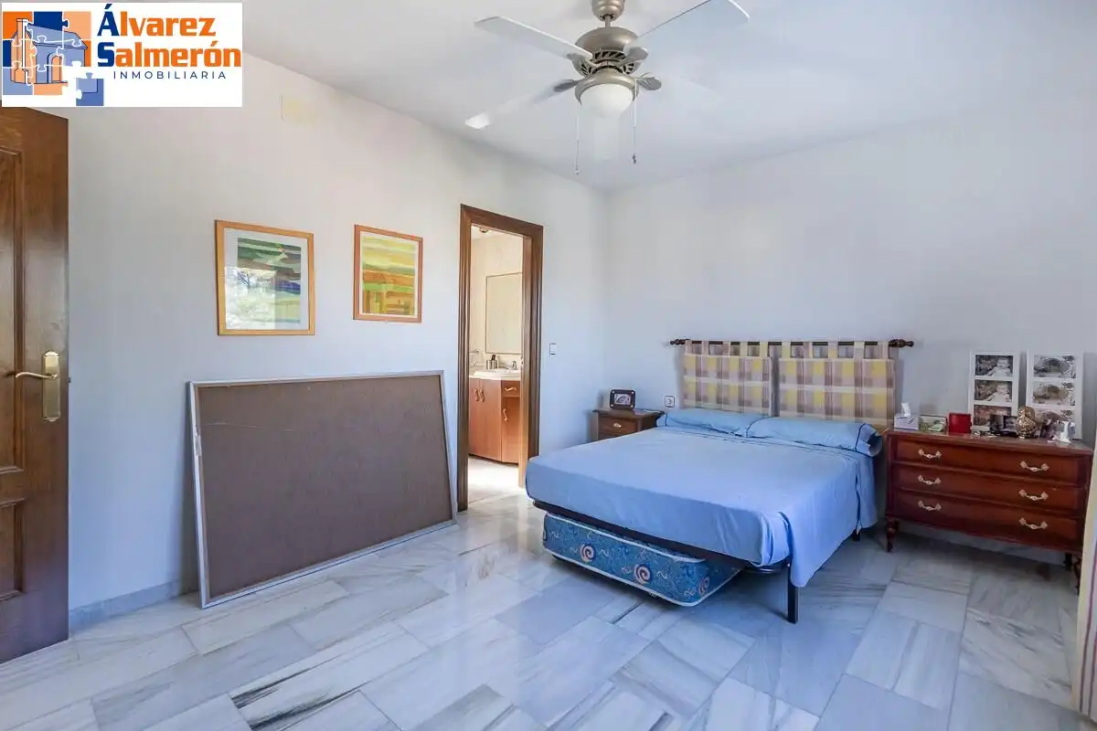 Detached house with pool for sale in Calle del Arache, imagen 13